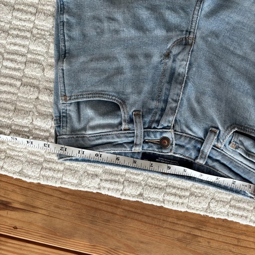 Hollister Ultra High Rise Mom jean Size 0